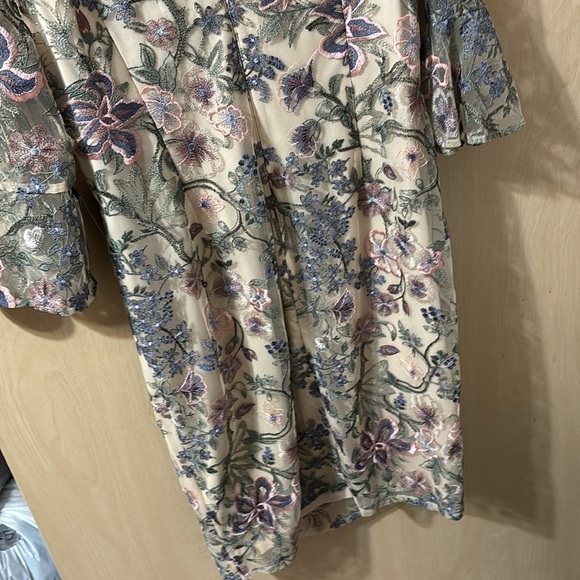 NWT Adrianna Papell Floral Embroidered Sheath with Bell Sleeves Dress Size 14 - Picture 10 of 10